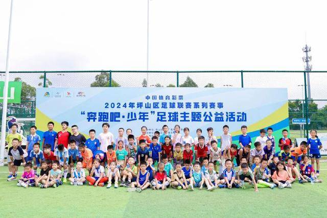 中国男篮在亚运首战中强势击败哈萨克斯坦，轻松赢得首胜